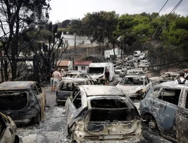 Ξεκίνησαν οι πρώτες κατεδαφίσεις «κόκκινων» σπιτιών στο Μάτι (φωτό)